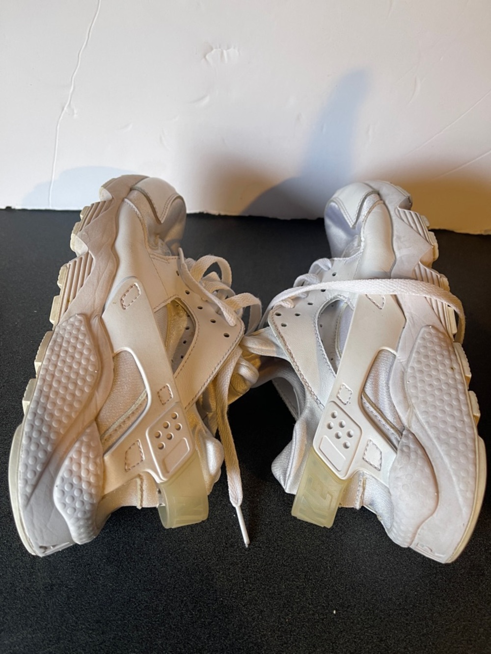 Nike Air Huarache – White – Excellent Condition size 7.5